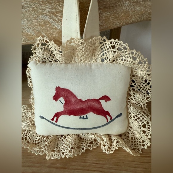 Country Primitive Horse decor pillow with lace - Picture 2 of 5
